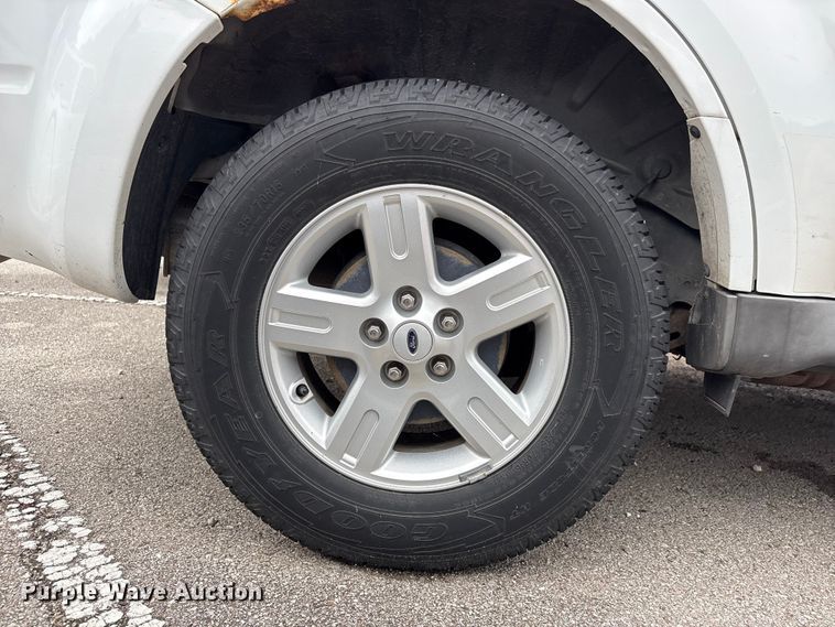 image for item FB8869 2009 Ford Escape Hybrid SUV