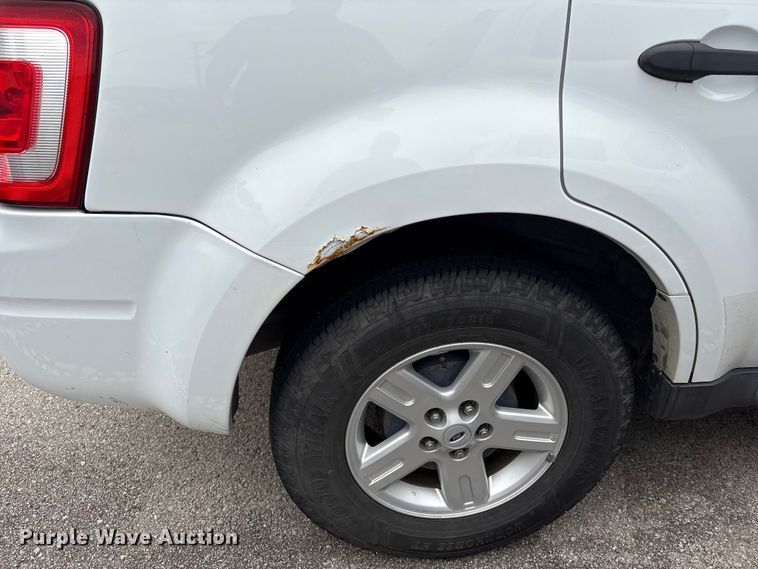 image for item FB8870 2010 Ford Escape Hybrid SUV