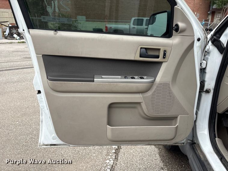 image for item FB8870 2010 Ford Escape Hybrid SUV