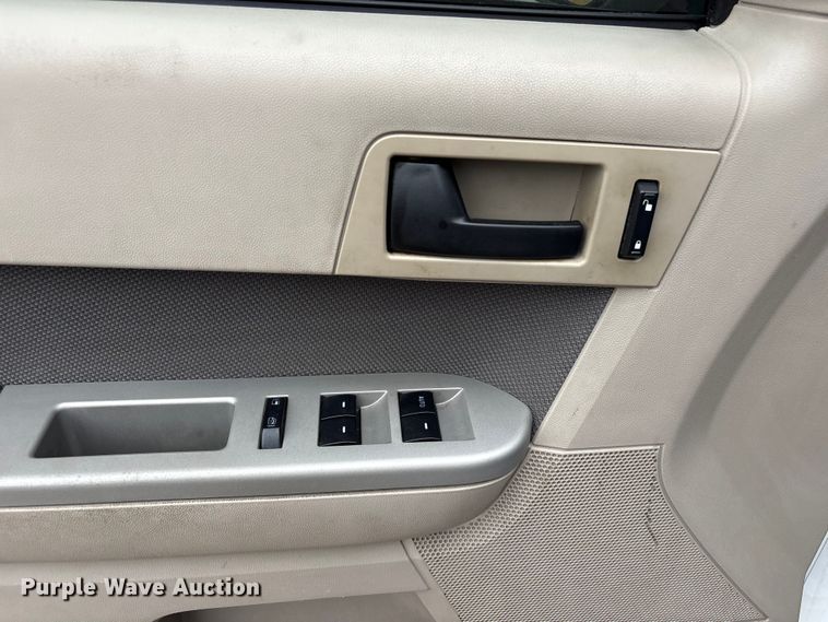 image for item FB8870 2010 Ford Escape Hybrid SUV