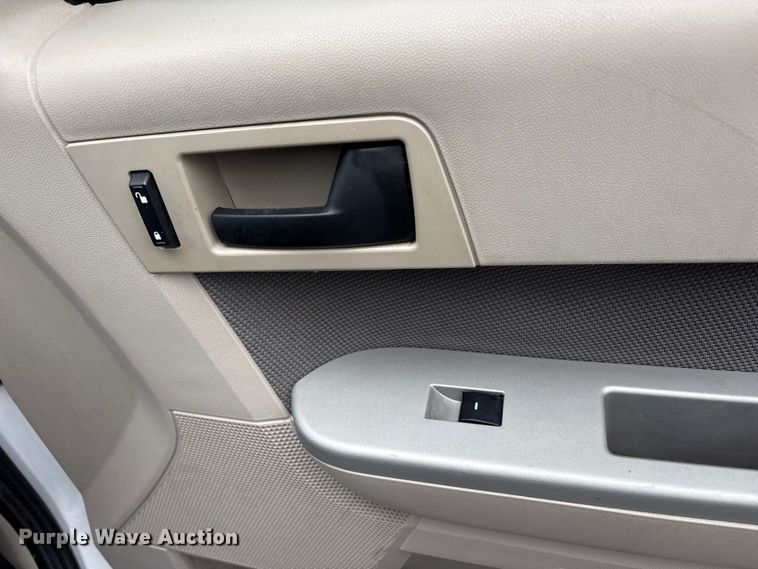image for item FB8870 2010 Ford Escape Hybrid SUV