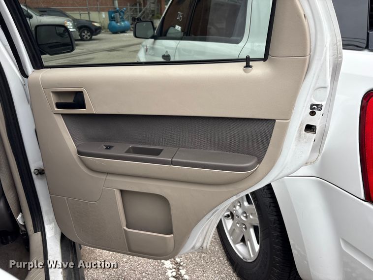 image for item FB8870 2010 Ford Escape Hybrid SUV