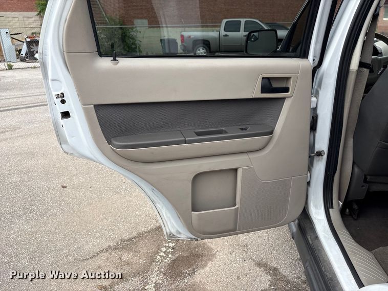 image for item FB8870 2010 Ford Escape Hybrid SUV