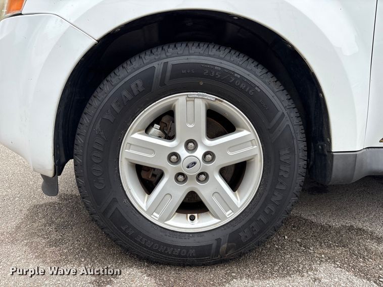 image for item FB8870 2010 Ford Escape Hybrid SUV