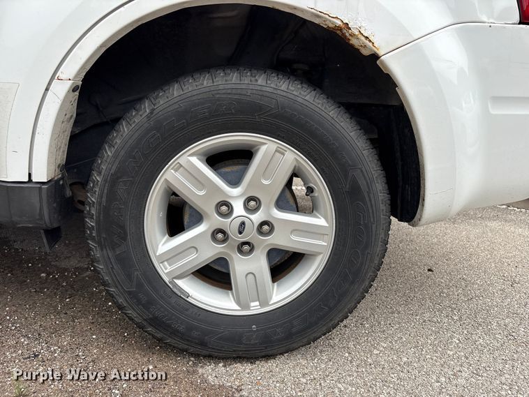 image for item FB8870 2010 Ford Escape Hybrid SUV