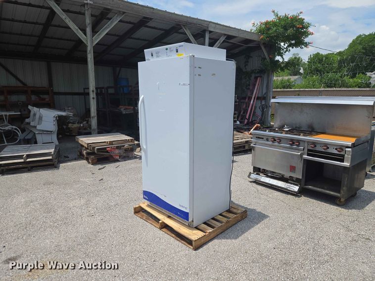 image for item FB8873 Fisher Isotemp 3720A refrigerated BOD incubator