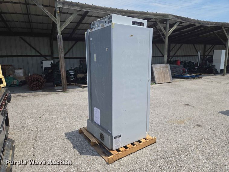 image for item FB8873 Fisher Isotemp 3720A refrigerated BOD incubator