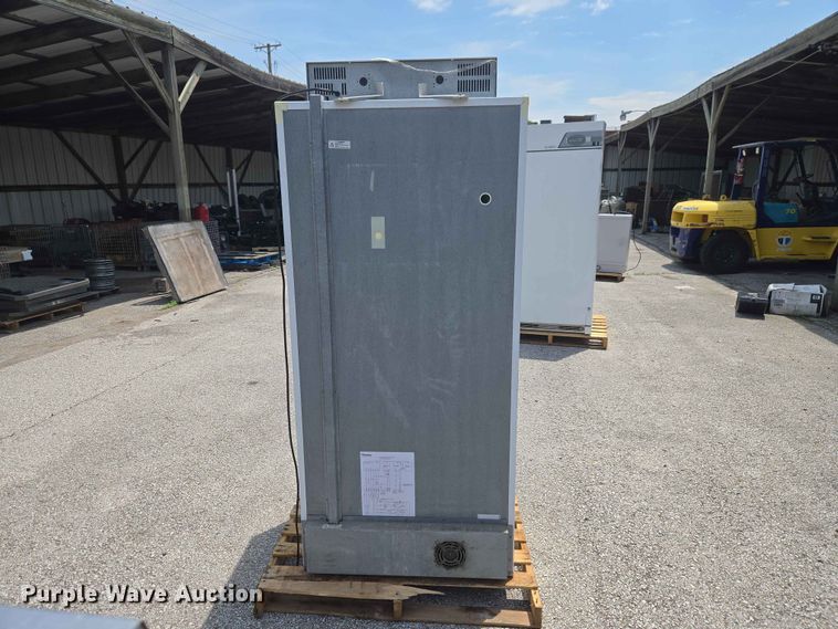 image for item FB8873 Fisher Isotemp 3720A refrigerated BOD incubator