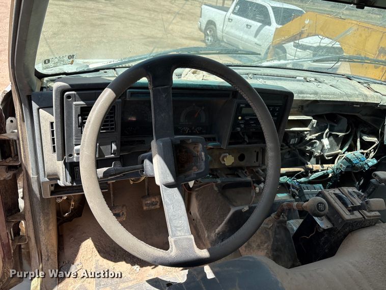 image for item FC2355 1999 Chevrolet C7500 dump truck