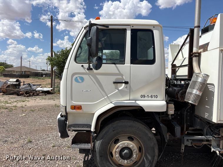 image for item FC2356 2009 Elgin 3300 street sweeper truck