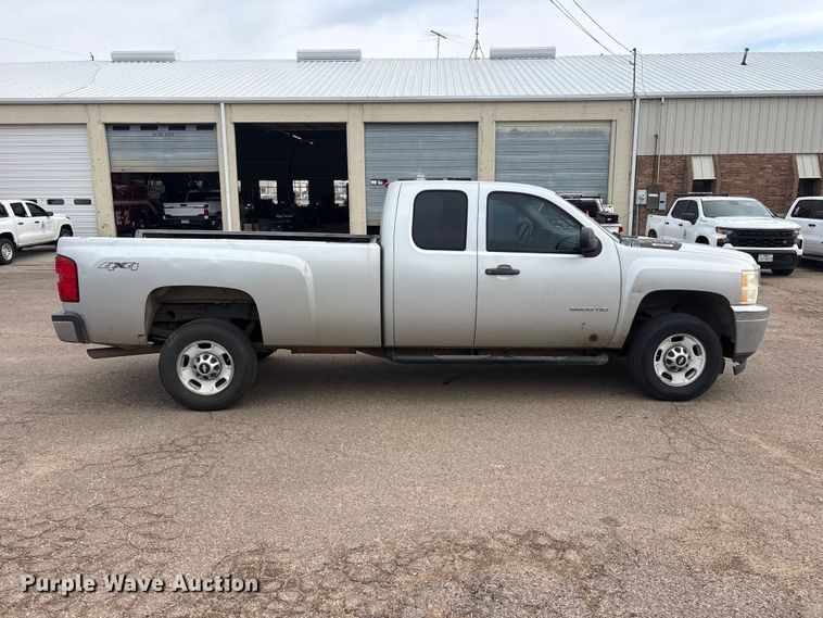 image for item FC2368 2011 Chevrolet Silverado 2500HD Ext. Cab pickup truck