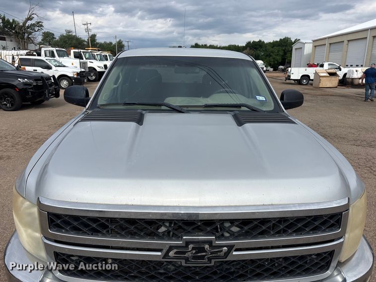 image for item FC2368 2011 Chevrolet Silverado 2500HD Ext. Cab pickup truck