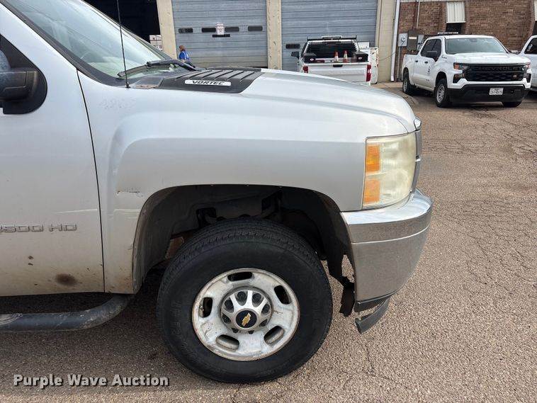 image for item FC2368 2011 Chevrolet Silverado 2500HD Ext. Cab pickup truck