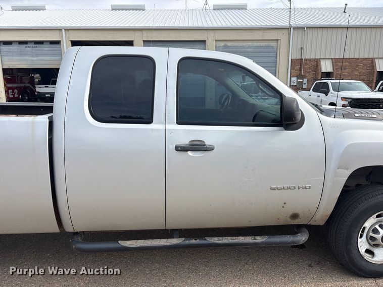 image for item FC2368 2011 Chevrolet Silverado 2500HD Ext. Cab pickup truck