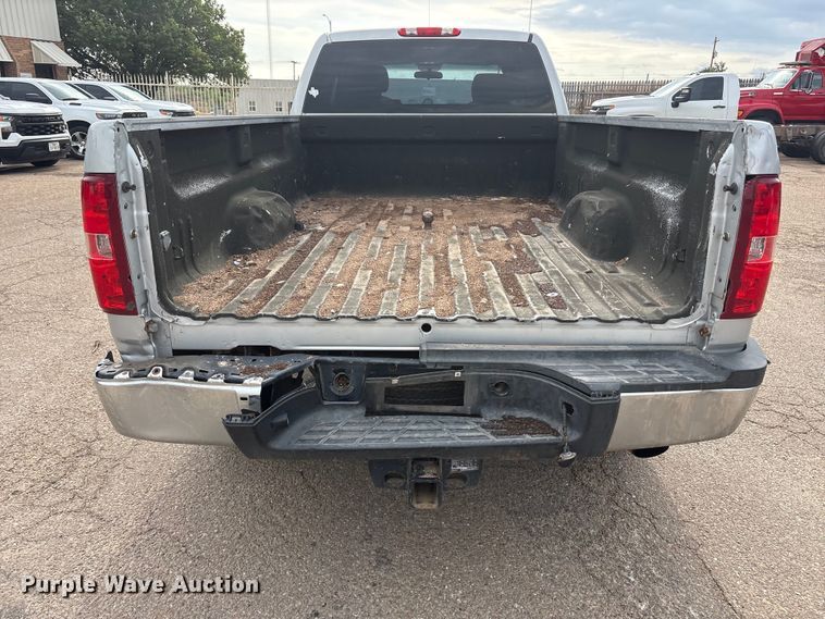 image for item FC2368 2011 Chevrolet Silverado 2500HD Ext. Cab pickup truck