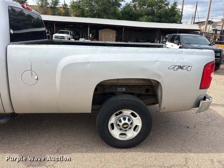 image for item FC2368 2011 Chevrolet Silverado 2500HD Ext. Cab pickup truck