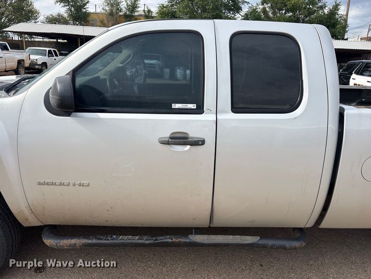 image for item FC2368 2011 Chevrolet Silverado 2500HD Ext. Cab pickup truck