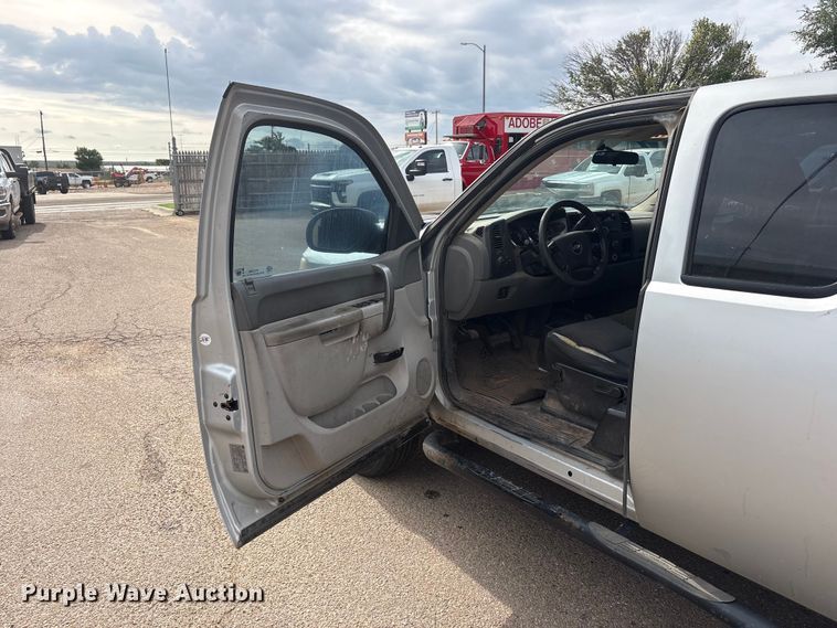 image for item FC2368 2011 Chevrolet Silverado 2500HD Ext. Cab pickup truck