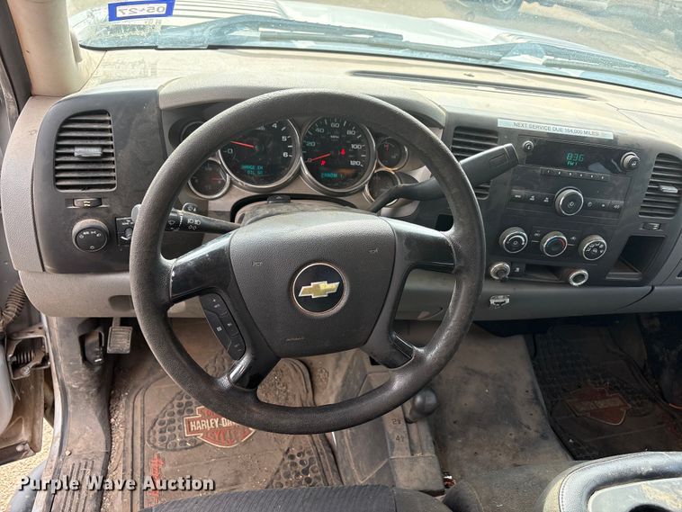 image for item FC2368 2011 Chevrolet Silverado 2500HD Ext. Cab pickup truck