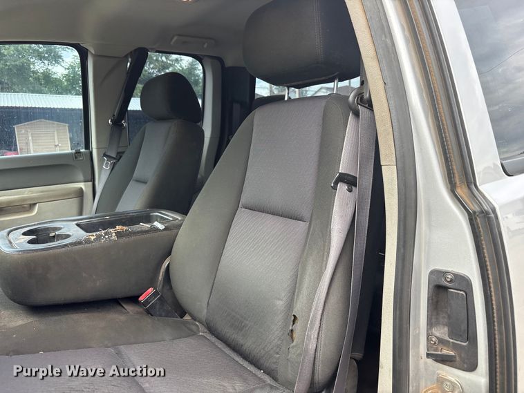 image for item FC2368 2011 Chevrolet Silverado 2500HD Ext. Cab pickup truck