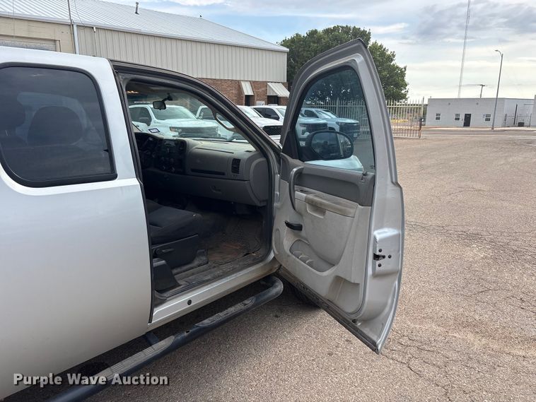 image for item FC2368 2011 Chevrolet Silverado 2500HD Ext. Cab pickup truck