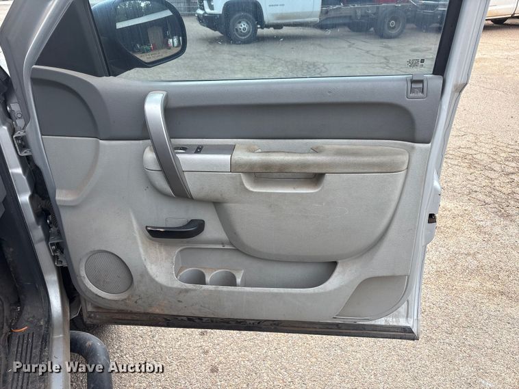 image for item FC2368 2011 Chevrolet Silverado 2500HD Ext. Cab pickup truck