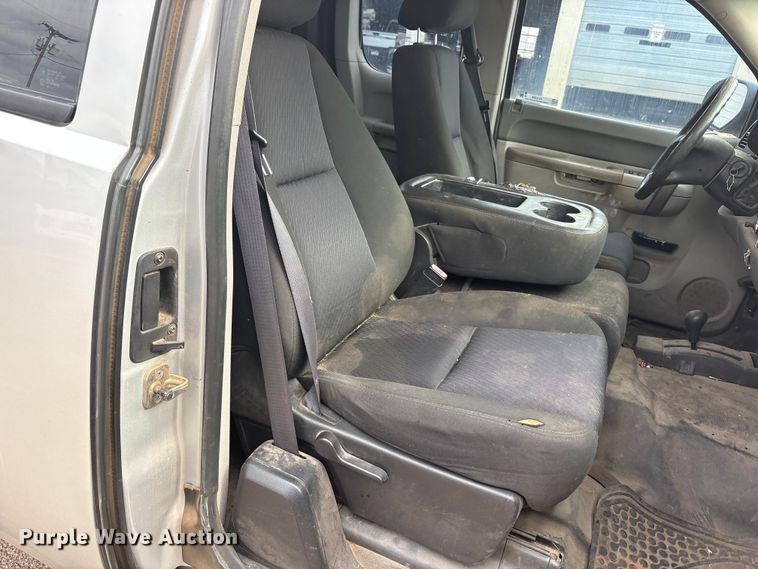 image for item FC2368 2011 Chevrolet Silverado 2500HD Ext. Cab pickup truck