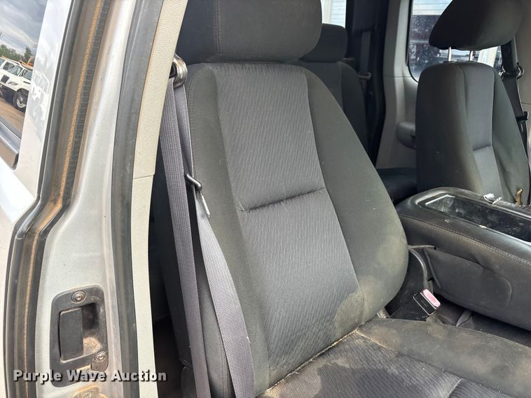 image for item FC2368 2011 Chevrolet Silverado 2500HD Ext. Cab pickup truck