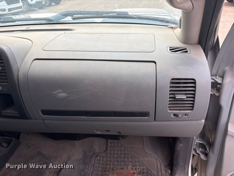 image for item FC2368 2011 Chevrolet Silverado 2500HD Ext. Cab pickup truck