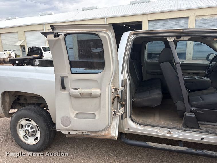 image for item FC2368 2011 Chevrolet Silverado 2500HD Ext. Cab pickup truck