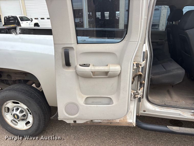 image for item FC2368 2011 Chevrolet Silverado 2500HD Ext. Cab pickup truck