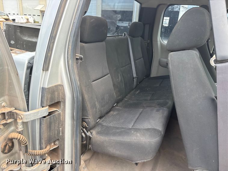 image for item FC2368 2011 Chevrolet Silverado 2500HD Ext. Cab pickup truck