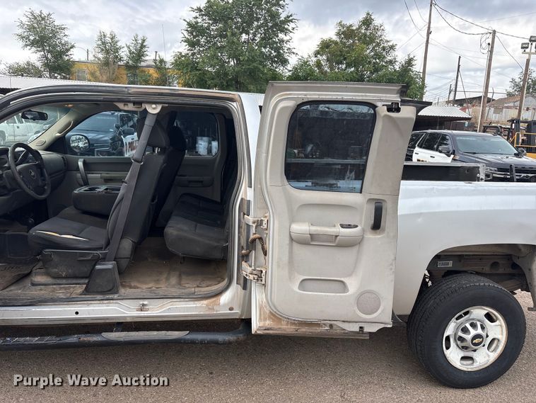 image for item FC2368 2011 Chevrolet Silverado 2500HD Ext. Cab pickup truck