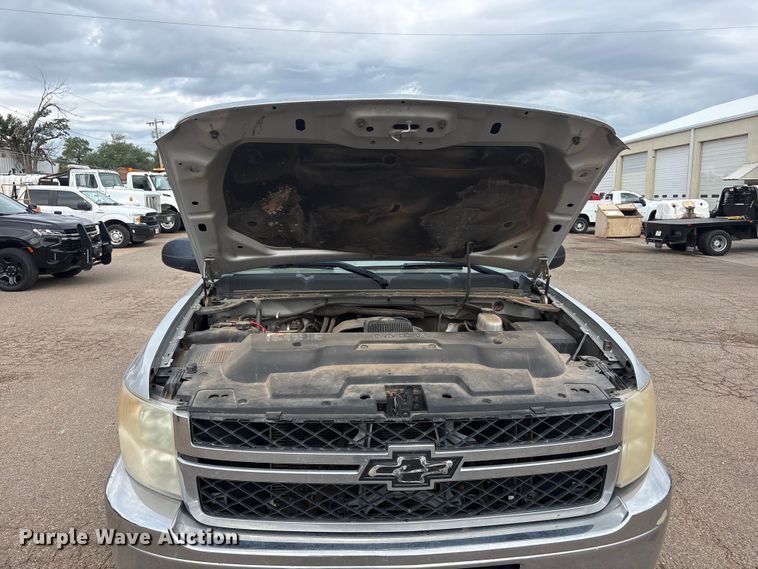 image for item FC2368 2011 Chevrolet Silverado 2500HD Ext. Cab pickup truck