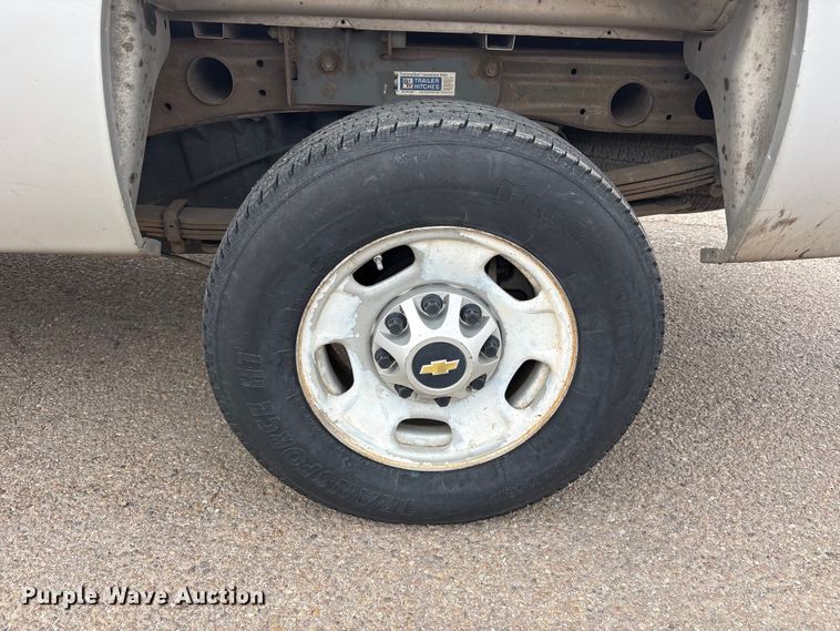 image for item FC2368 2011 Chevrolet Silverado 2500HD Ext. Cab pickup truck