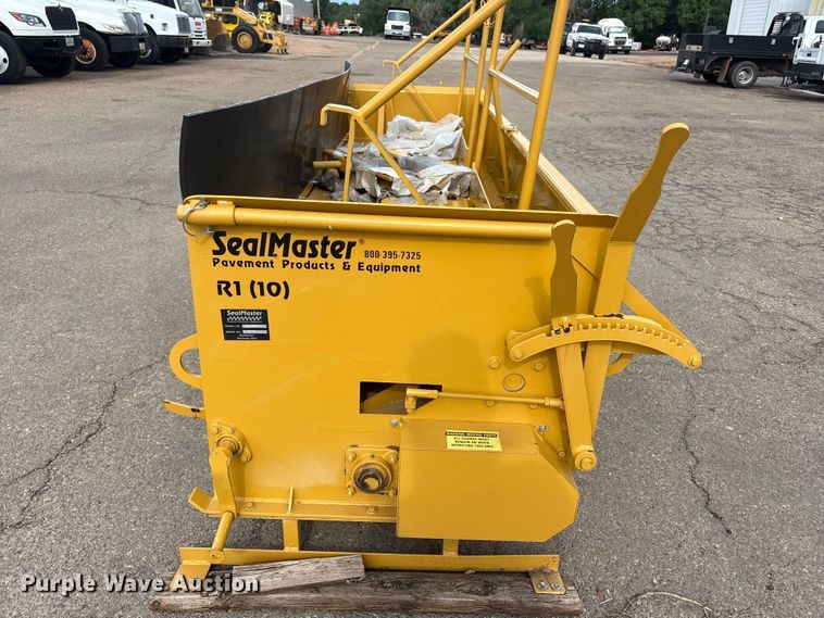 image for item FC2369 Seal master R1 (10) chip spreader