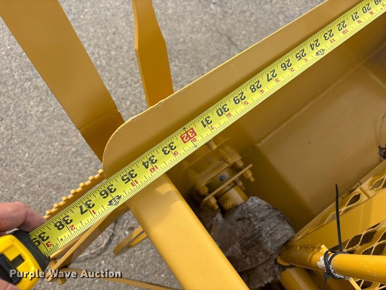 image for item FC2369 Seal master R1 (10) chip spreader
