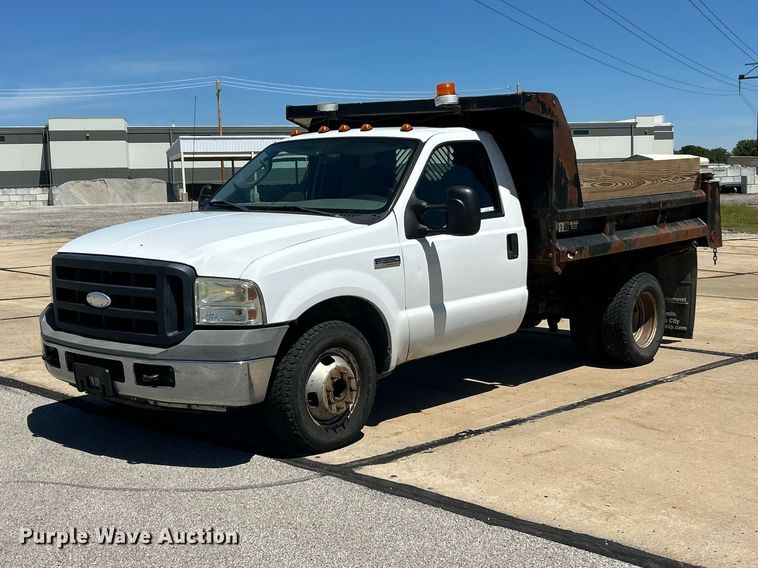 image for item FC2734 2006 Ford F350 Super Duty XL dump bed pickup truck