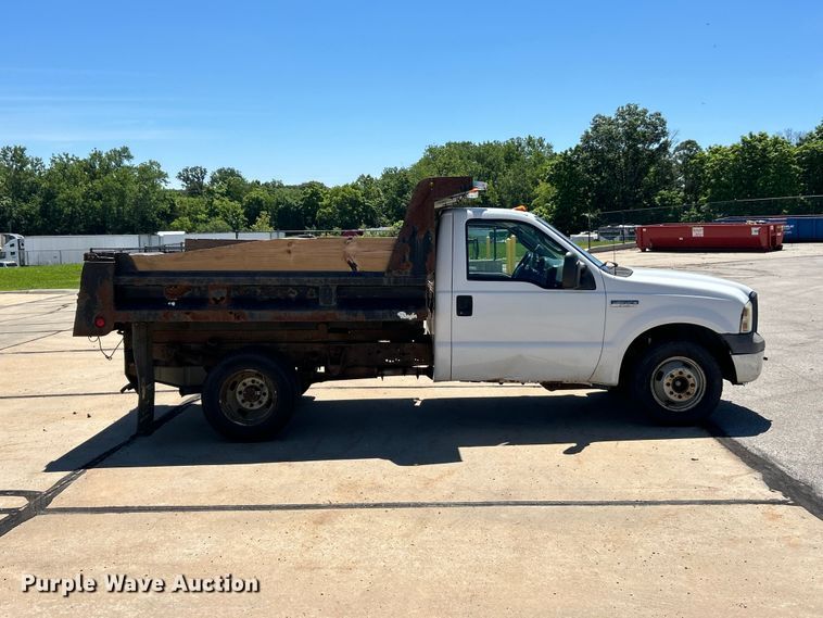 image for item FC2734 2006 Ford F350 Super Duty XL dump bed pickup truck