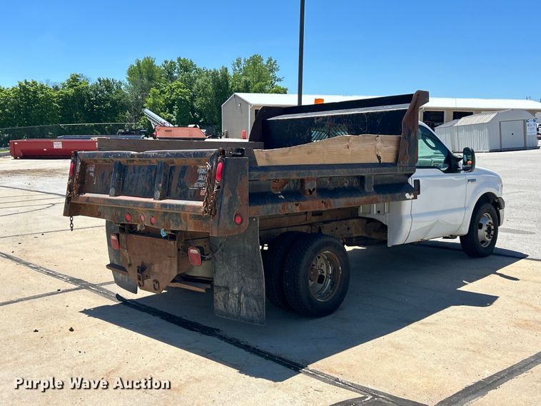 image for item FC2734 2006 Ford F350 Super Duty XL dump bed pickup truck
