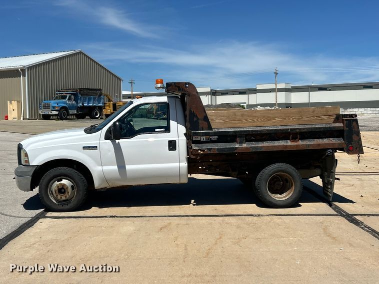 image for item FC2734 2006 Ford F350 Super Duty XL dump bed pickup truck