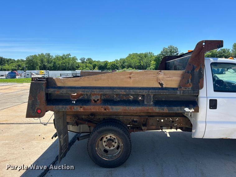 image for item FC2734 2006 Ford F350 Super Duty XL dump bed pickup truck