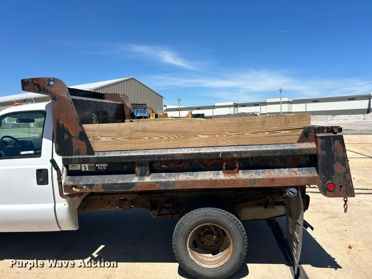 image for item FC2734 2006 Ford F350 Super Duty XL dump bed pickup truck
