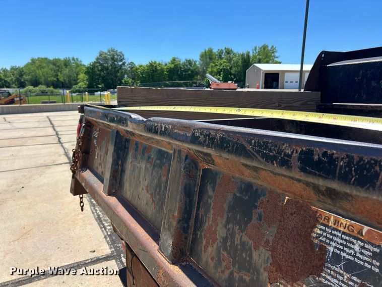 image for item FC2734 2006 Ford F350 Super Duty XL dump bed pickup truck