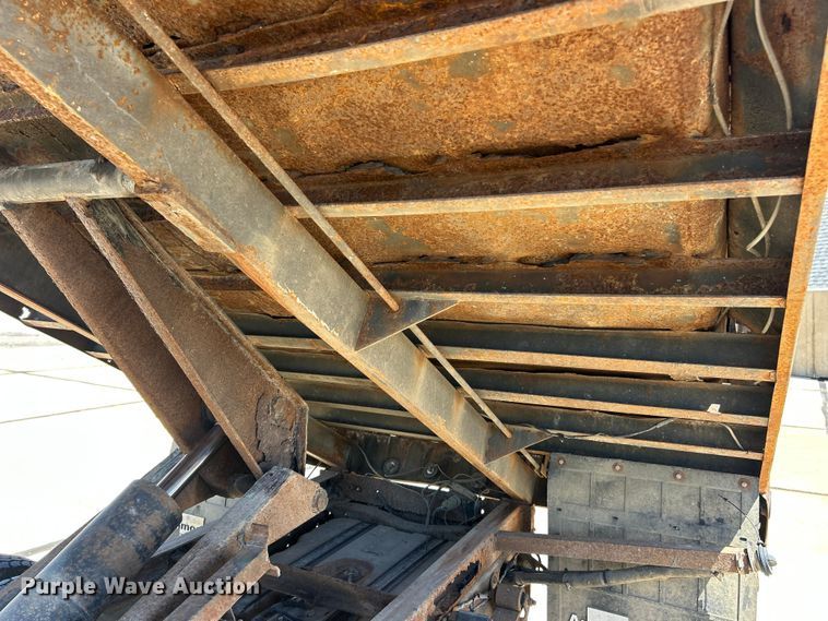 image for item FC2734 2006 Ford F350 Super Duty XL dump bed pickup truck