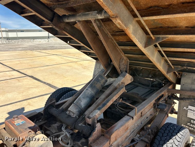 image for item FC2734 2006 Ford F350 Super Duty XL dump bed pickup truck