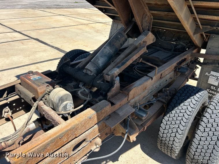 image for item FC2734 2006 Ford F350 Super Duty XL dump bed pickup truck