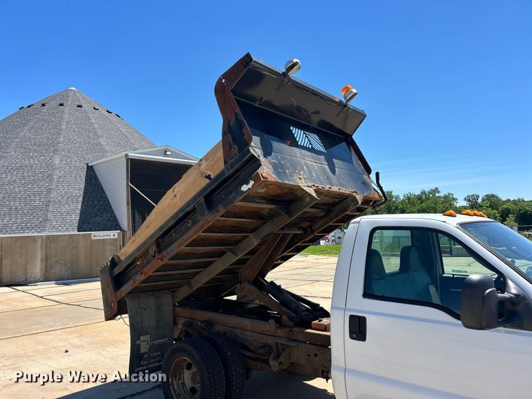 image for item FC2734 2006 Ford F350 Super Duty XL dump bed pickup truck