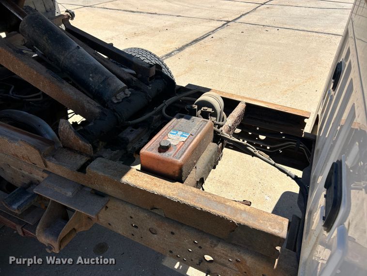 image for item FC2734 2006 Ford F350 Super Duty XL dump bed pickup truck