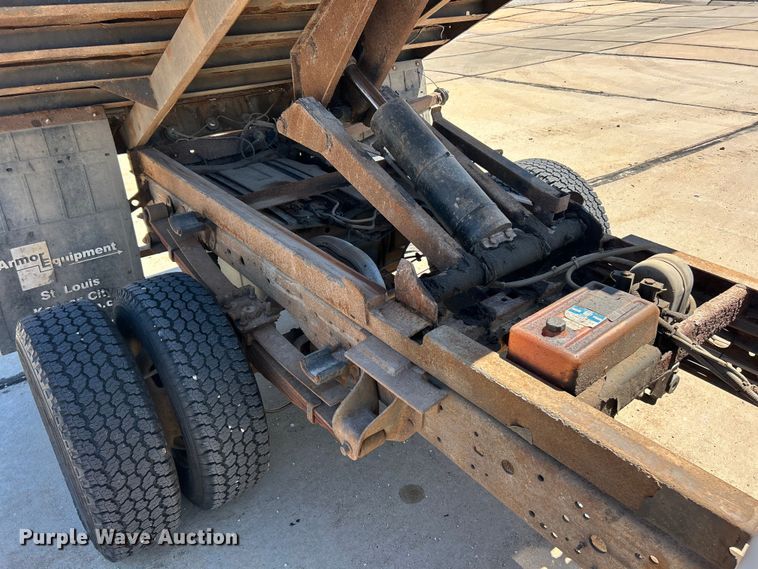 image for item FC2734 2006 Ford F350 Super Duty XL dump bed pickup truck